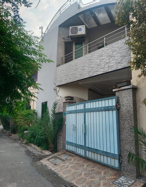 Property building, Facade/entrance, Balcony/Terrace
