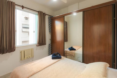 Bedroom, wardrobe, air conditioner