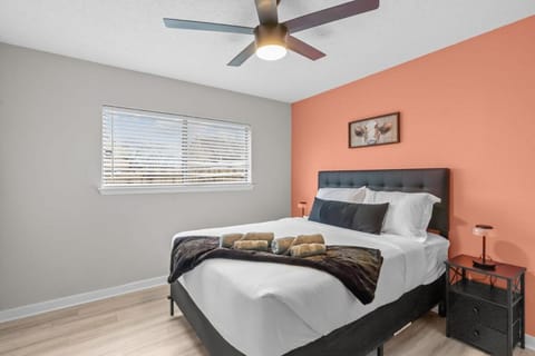 Bed, Photo of the whole room, Bedroom