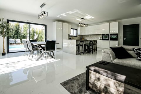 LX133 Villa jardin, piscine privée et calme absolu House in Cagnes-sur-Mer