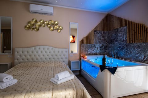 Bed, Hot Tub, air conditioner