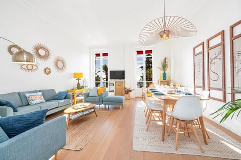 Communal lounge/ TV room, TV and multimedia, Living room, Dining area