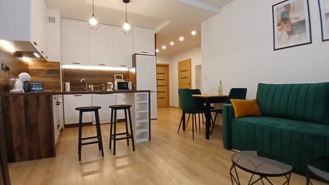 Kitchen or kitchenette, Living room, Seating area, Dining area