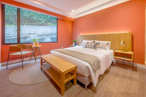 Bed, Living room, Photo of the whole room, Seating area, Bedroom