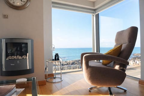 Living room, Sea view