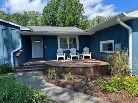 Cozy Retreat Amidst Serene Nature- A Perfect Getaway House in Dune Acres