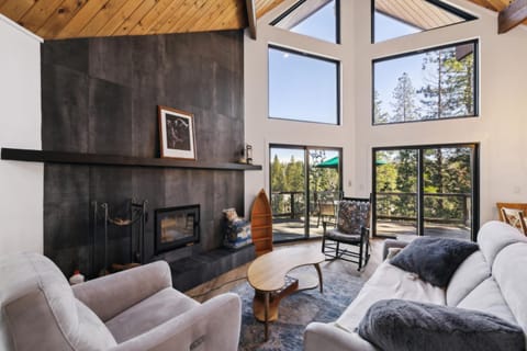 Golden Peak Cabin home Cabin in Groveland