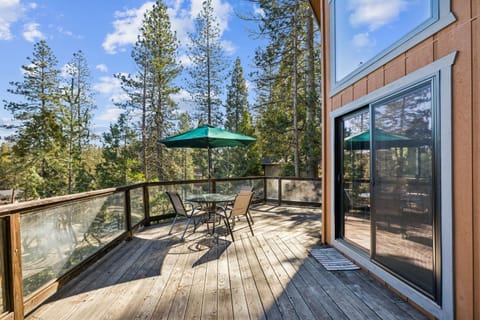 Golden Peak Cabin home Cabin in Groveland