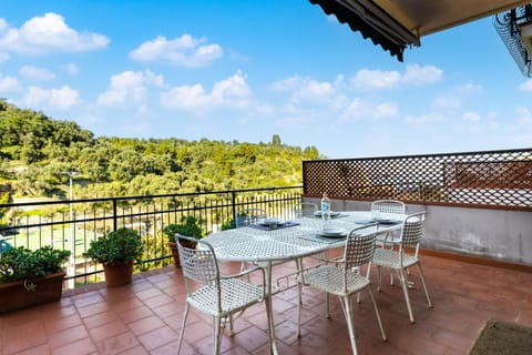 Natural landscape, Balcony/Terrace, Dining area