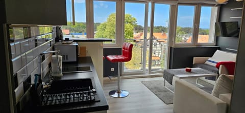 Property building, Communal lounge/ TV room, Spring, TV and multimedia, Living room, Seating area, Sea view, Area and facilities, internet, internet