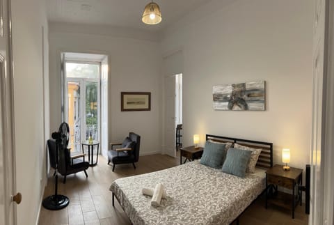 Bed, Photo of the whole room, Seating area, Bedroom