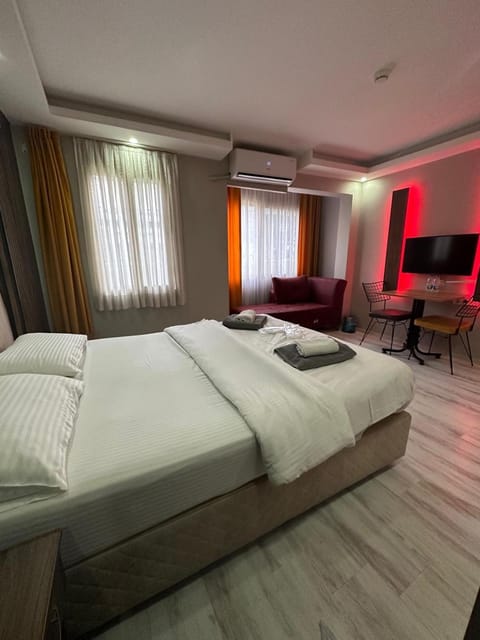 Bed, Bedroom, towels, air conditioner