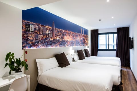 Day, Photo of the whole room