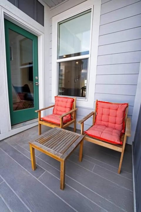 View (from property/room), Balcony/Terrace, Seating area