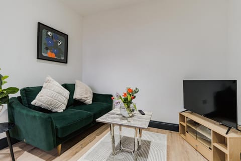 Communal lounge/ TV room, TV and multimedia, Living room, Seating area