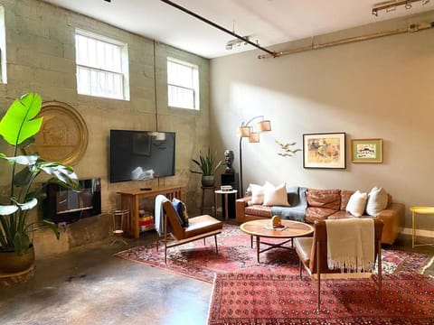 TV and multimedia, Living room, Seating area, Evening entertainment