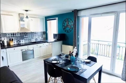 Dining area, Meals, kitchen