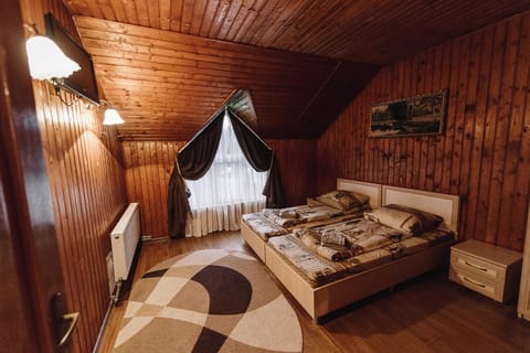 Bed, Photo of the whole room, Seating area, Bedroom