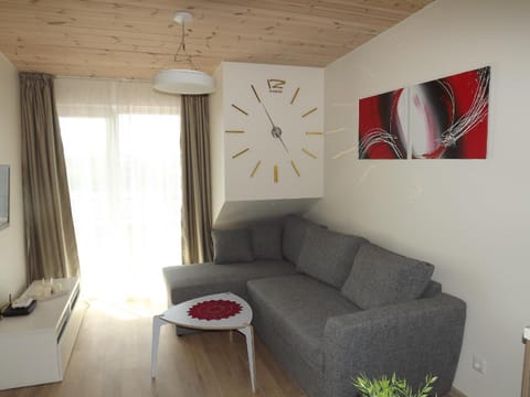 Photo of the whole room, City view
