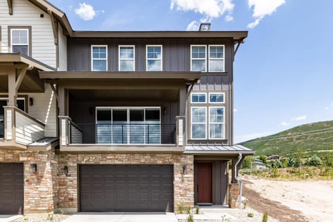 Modern Mountain Retreat Sleeps 10 Park City House in Hideout