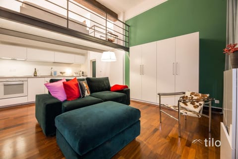 Kitchen or kitchenette, Living room, Seating area, Dining area, minibar, stove
