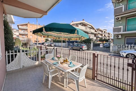 Patio, Facade/entrance