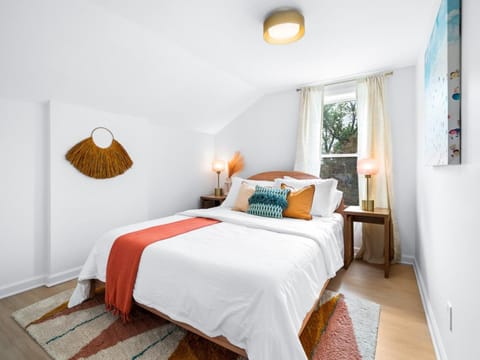 Bed, Photo of the whole room, Bedroom