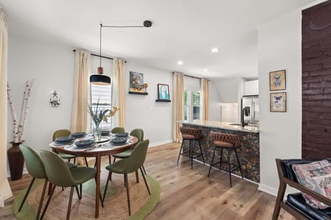 Renovated and Professionally Designed 3Bed Home House in Cleveland Heights