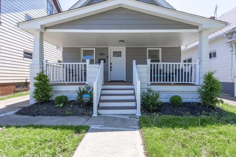 Renovated and Professionally Designed 3Bed Home House in Cleveland Heights