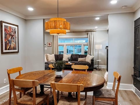 Large 4 Bedroom Recently Renovated With Hot Tub House in Cleveland Heights