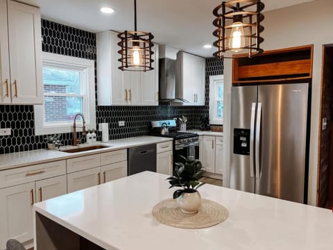 Large 4 Bedroom Recently Renovated With Hot Tub House in Cleveland Heights