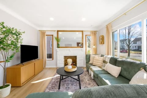 Newly Remodeled Home With a Game Room House in Parma Heights