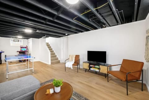 Newly Remodeled Home With a Game Room House in Parma Heights