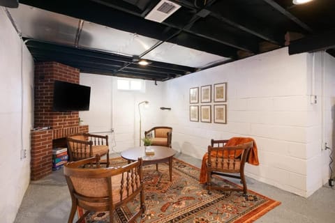 Remodeled 4 Bedroom With a Game Room House in Parma