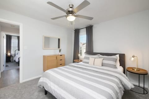 Remodeled 4 Bedroom With a Game Room House in Parma