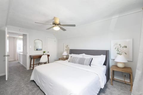 Remodeled 4 Bedroom With a Game Room House in Parma