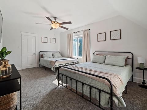 Game Room 7 Min To Downtown CLE House in Ohio City