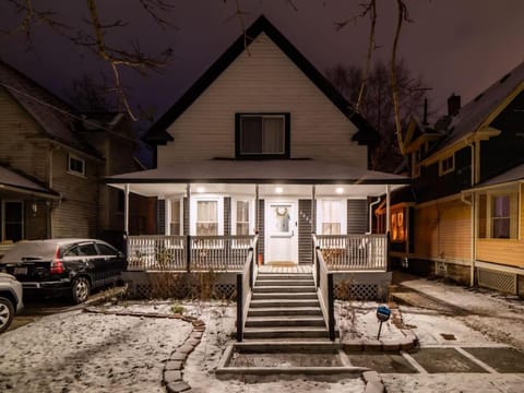 Game Room 7 Min To Downtown CLE House in Ohio City