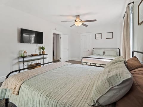 Game Room 7 Min To Downtown CLE House in Ohio City