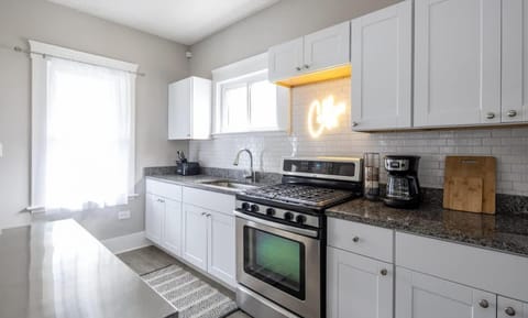 Large Renovated 4 Bedroom Home 9 min to Downtown CLE House in Ohio City