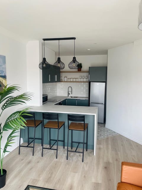 Kitchen or kitchenette, Dining area, stove