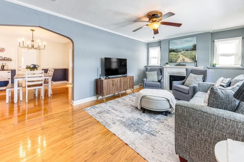 3 Mi to Hospitals Inviting Rockford Home with Yard! House in Rockford