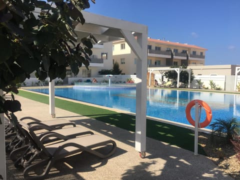 Swimming pool, Swimming pool, sunbed
