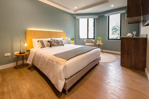 Bed, TV and multimedia, Photo of the whole room, Bedroom, kitchen