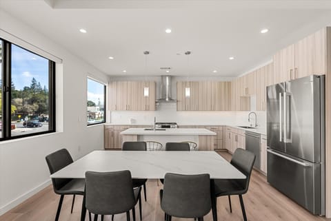 Kitchen or kitchenette, Dining area, dishwasher, oven, stove