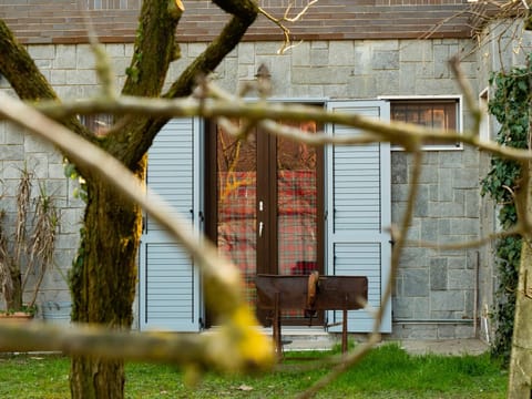 Property building, Spring, Day, Garden, Garden view