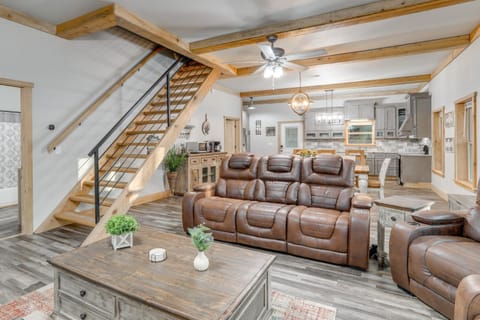 Greers Ferry Lake Access and Deck Group Getaway! House in Heber Springs