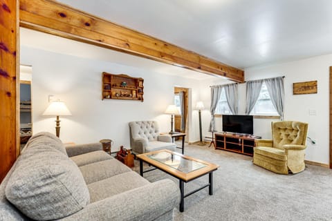 2 Ponds and Trail Access Peaceful Cabin in Calumet! Cabin in Wisconsin