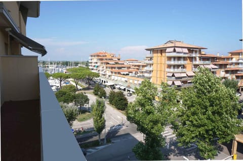 Nearby landmark, Summer, Balcony/Terrace