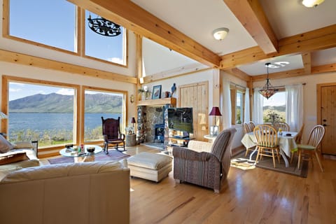 Henrys Lake Goose Bay House in Henrys Lake